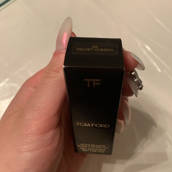 - Tom Ford Velvet Cherry Lipstick 08 - Picture 2 of 4